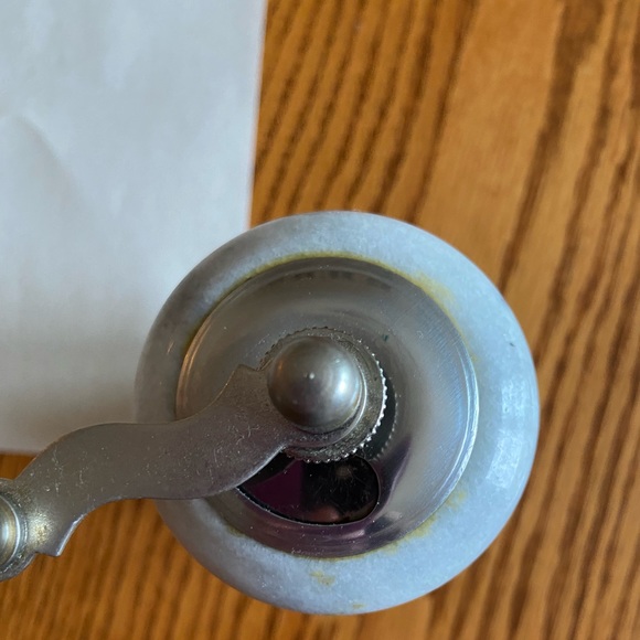 Stone salt and pepper shaker - Picture 7 of 8